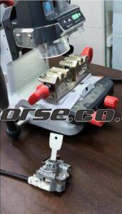 how-dolphin-xp-007-key-cutting-machine-cut-a-laser-key (1)