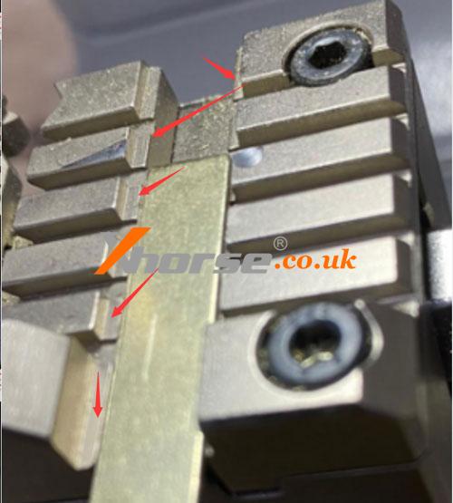 Correct Key Placement On Xhorse Key Cutting Machine Clamp (3)