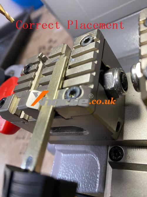 Correct Key Placement On Xhorse Key Cutting Machine Clamp (4)