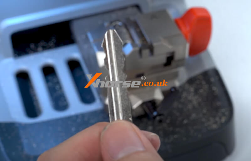 how-to-use-xhorse-m5-clamp-side-a-and-side-b-4